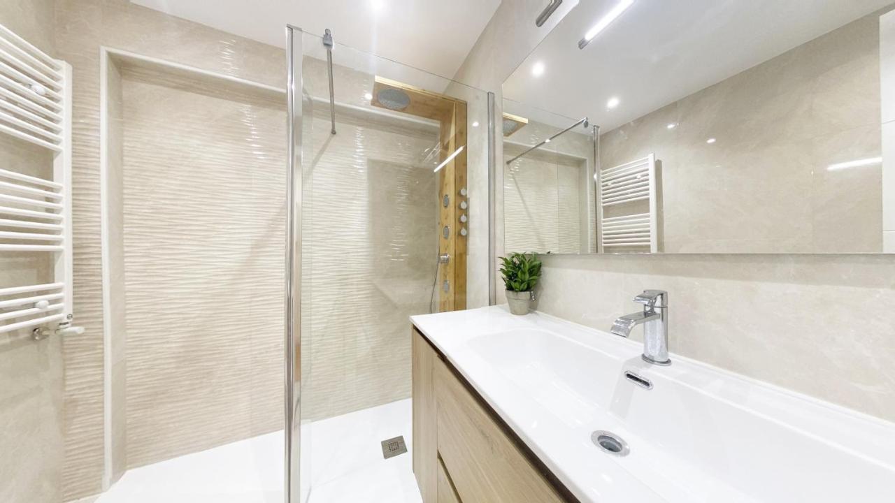 Miramar Luxurious Flat, 3 Double Rooms, Free Parking, Terrace, Completely New سان سيباستيان المظهر الخارجي الصورة